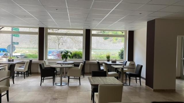 Hotel zur Winzergenossenschaft Ernst Exterior foto